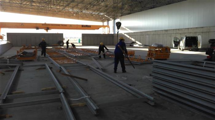 Installation of a 200 meter conveyor belt